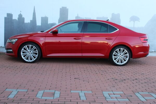 Škoda Superb Laurin & Klement  2.0 TDI 140 kW 7-stup. automat. 4x4 - Image 2