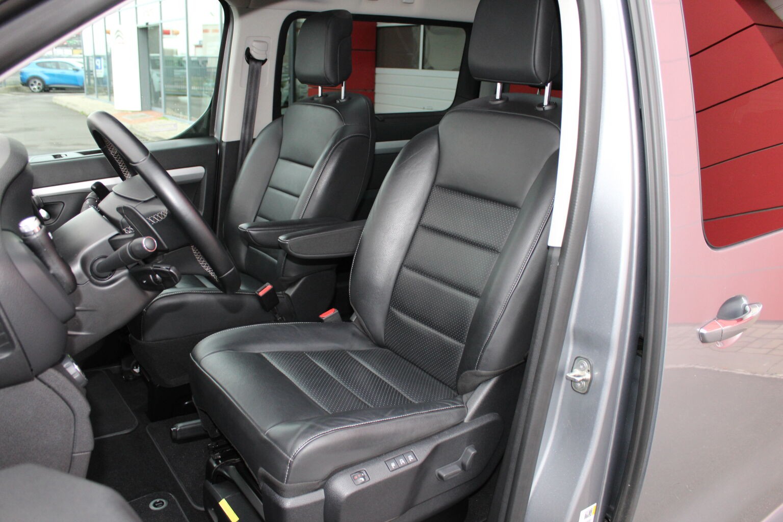 Citroën SpaceTourer Business Lounge 2,0 BlueHDi 180k EAT8 - 6 miestne - Image 10