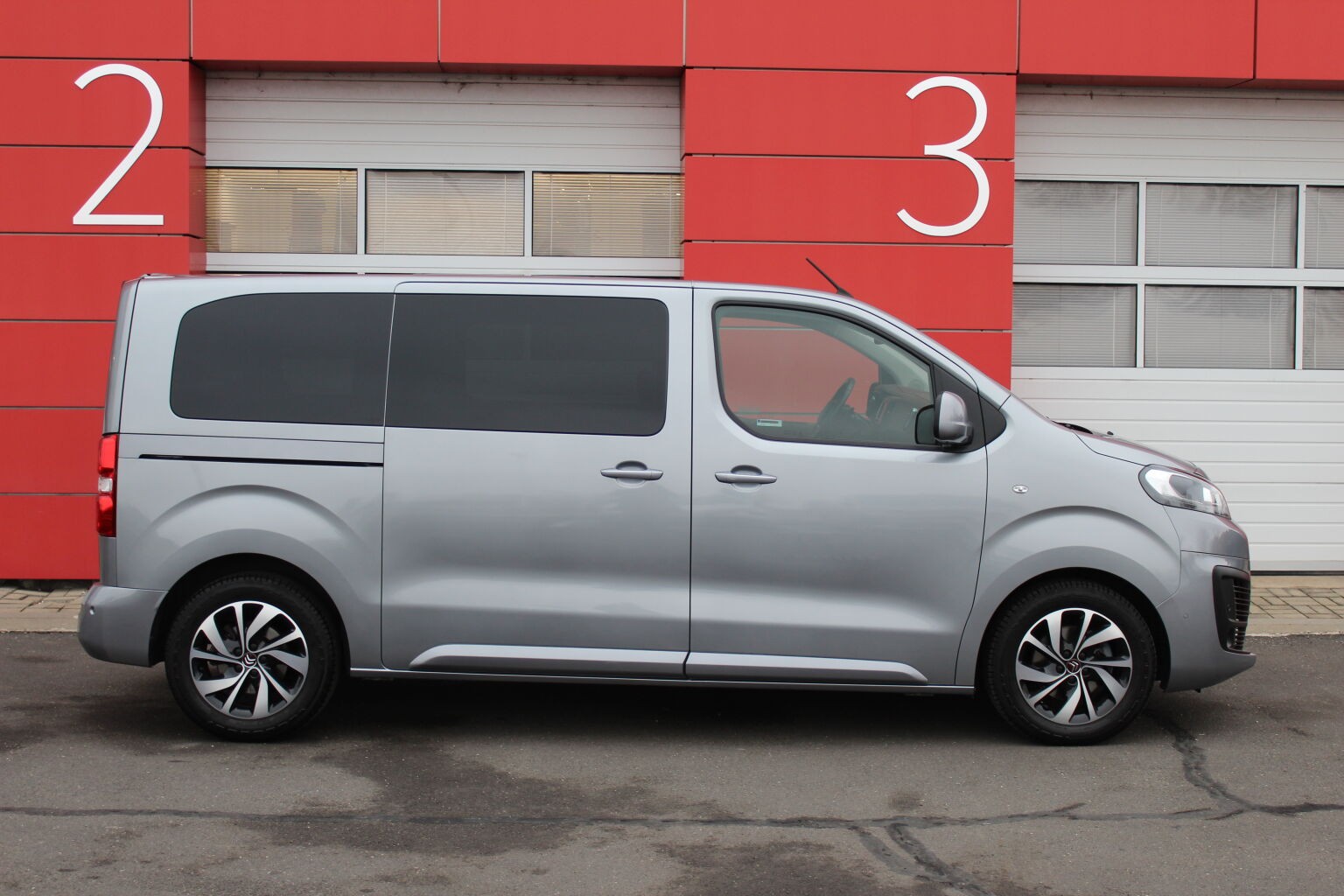 Citroën SpaceTourer Business Lounge 2,0 BlueHDi 180k EAT8 - 6 miestne - Image 5