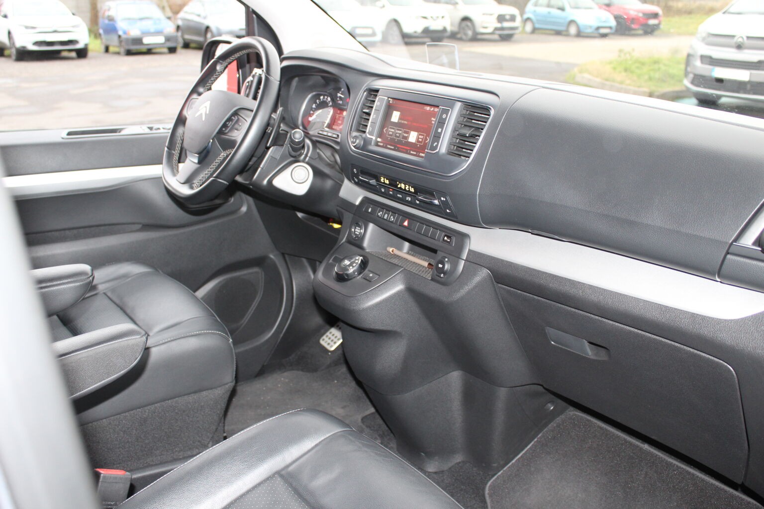 Citroën SpaceTourer Business Lounge 2,0 BlueHDi 180k EAT8 - 6 miestne - Image 14