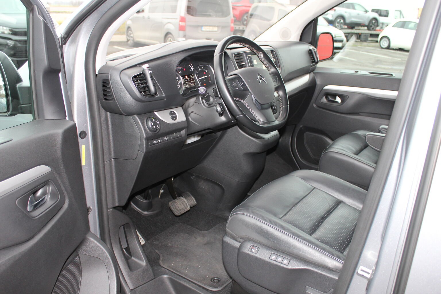 Citroën SpaceTourer Business Lounge 2,0 BlueHDi 180k EAT8 - 6 miestne - Image 9