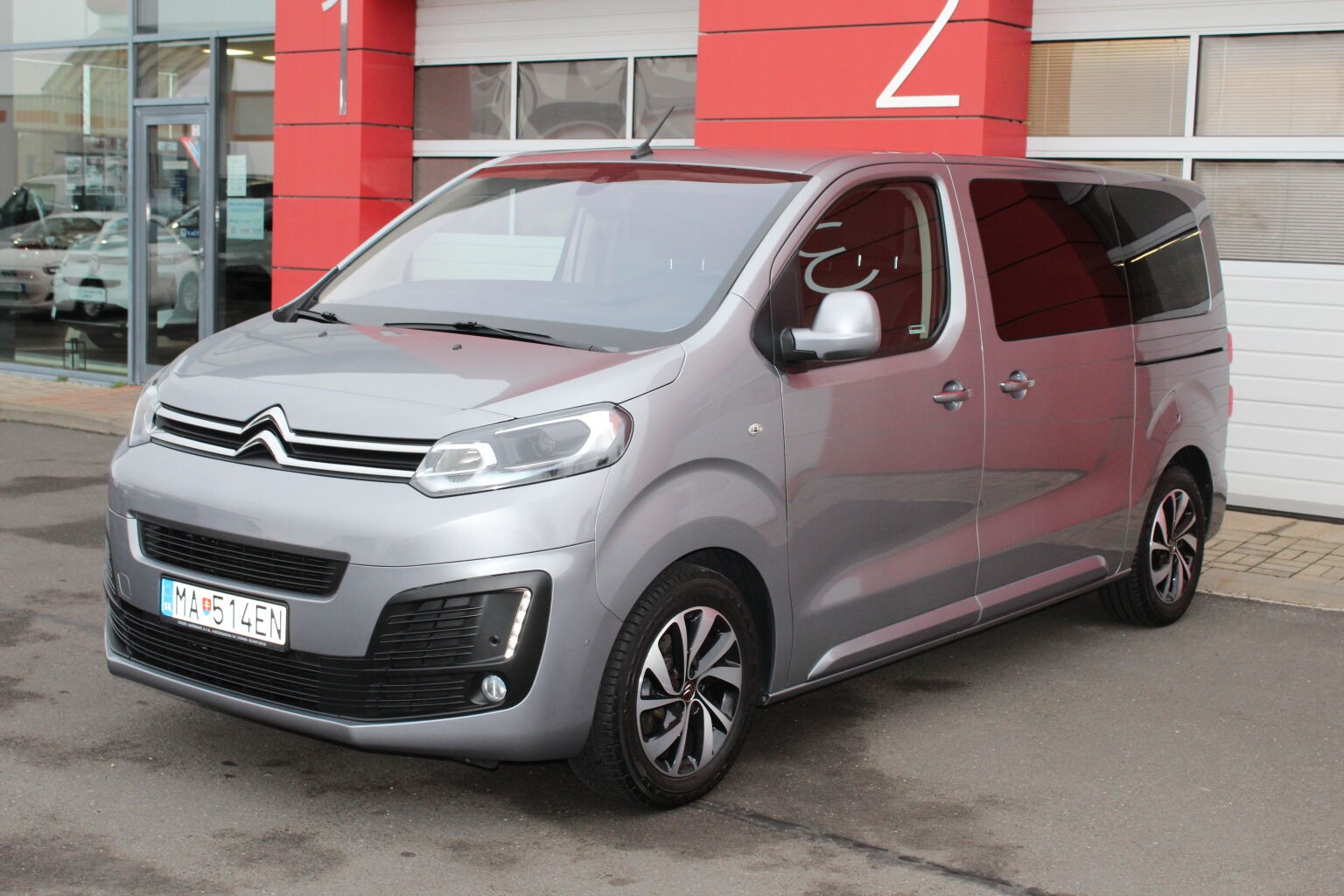 Citroën SpaceTourer Business Lounge 2,0 BlueHDi 180k EAT8 - 6 miestne