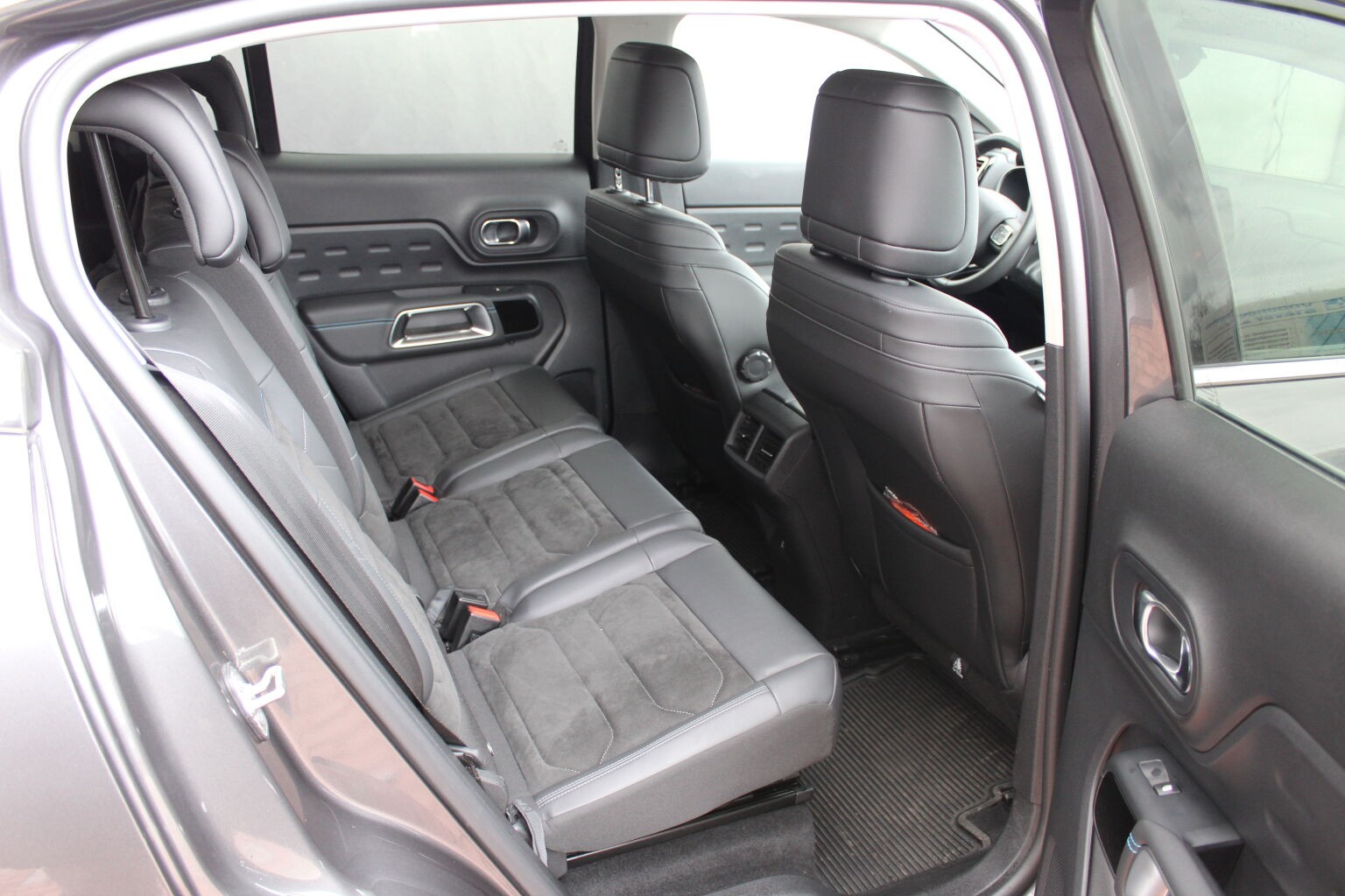 Citroën C5 Aircross SHINE HYBRID 225 - Image 14