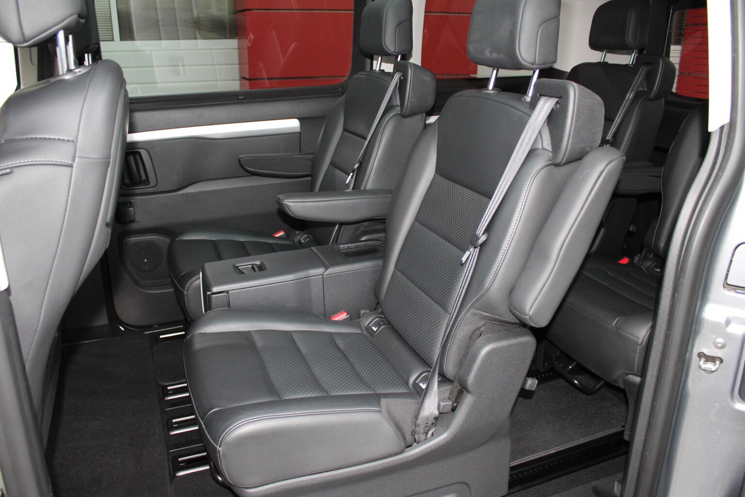 Citroën SpaceTourer Business Lounge 2,0 BlueHDi 180k EAT8 - 6 miestne - Image 12