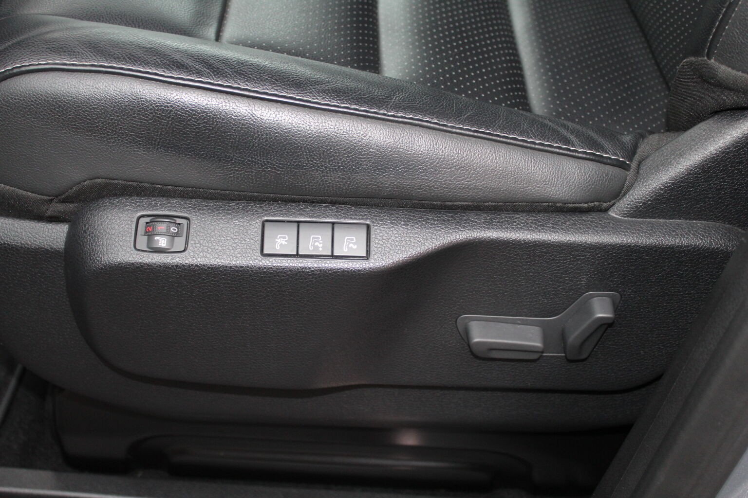 Citroën SpaceTourer Business Lounge 2,0 BlueHDi 180k EAT8 - 6 miestne - Image 11