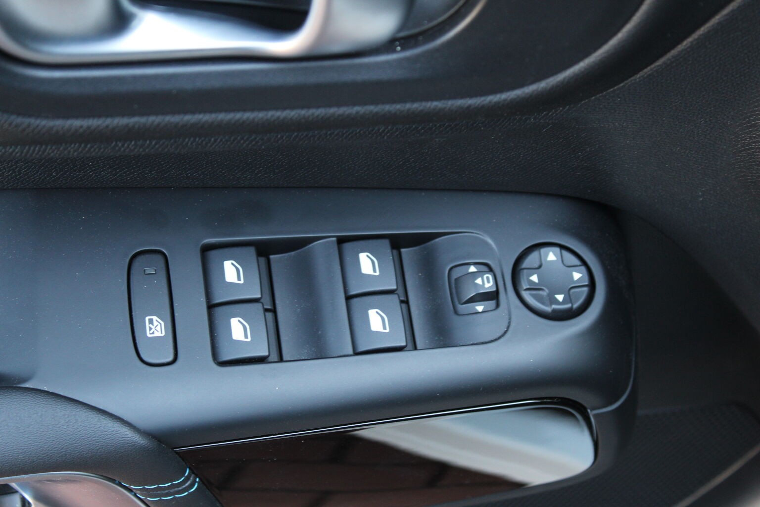 Citroën C5 Aircross MAX Plug-in Hybrid 225 e-EAT8 - Image 11