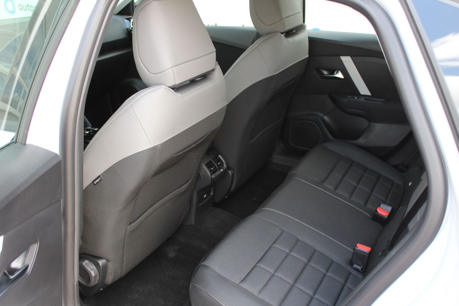 Citroën C4 PLUS PureTech 130 S&S EAT8 - Image 12