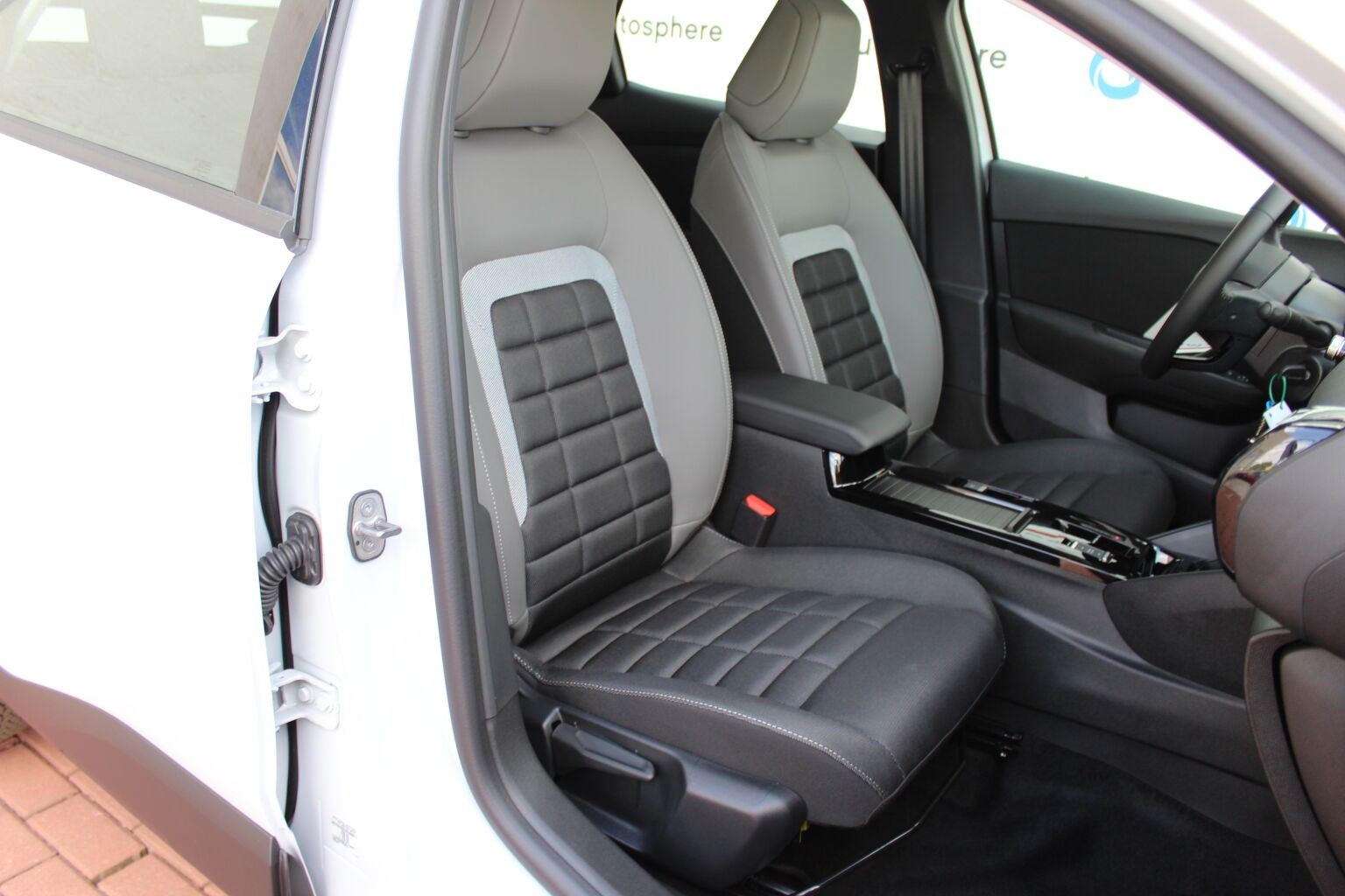 Citroën C4 PLUS PureTech 130 S&S EAT8 - Image 14